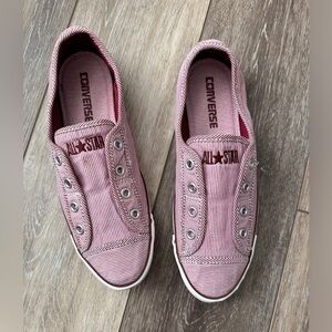 🛍️ Converse white and Red striped Size 7 great condition clean